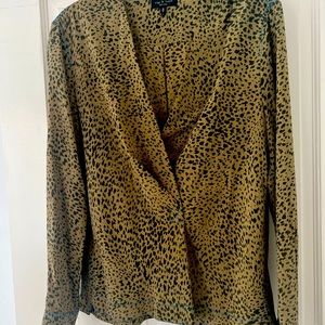 RAG & BONE Animal Print Silk blouse Sz M. NWOT. Long Sleeve, Drape At The Neck